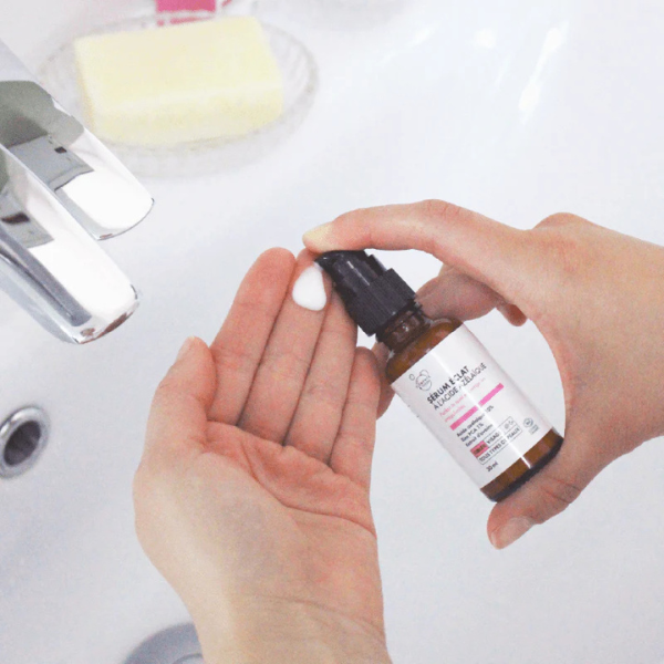 Un sérum qui rend la peau plus éclatante et limite les imperfections occasionnelles