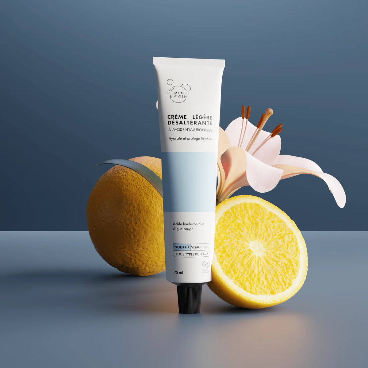 La Crème légère désaltère la peau, hydrate, protège la peau et la gorge en eau instantanément sans laisser de toucher gras et s'adapte à tous les types de peaux