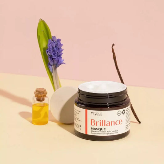 Soin capillaire léger pour cheveux colorés et sensibilisés, enrichi en huiles de camélia et de karanja pour brillance et protection de la couleur