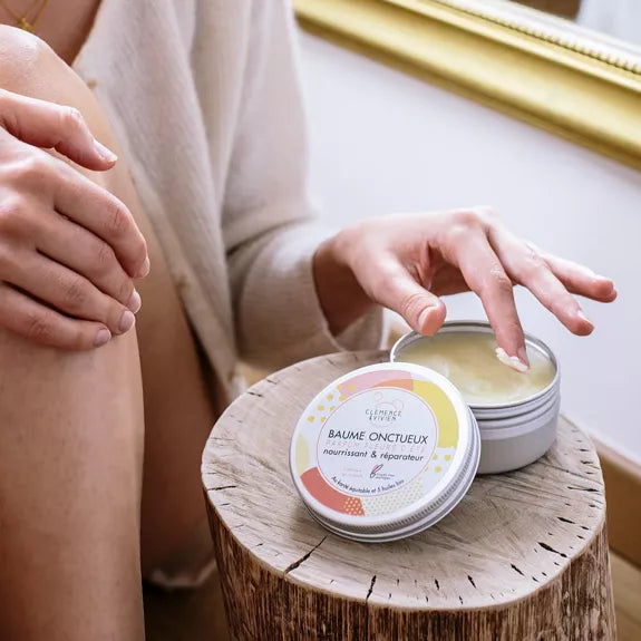 Ultra nourrissant, le Baume onctueux multiusages aux 5 huiles bio protège et répare la peau. Son association d'huiles végétales combine les propriétés adoucissantes du karité à celles régénérantes et antioxydantes des huiles d'abricot et d'avocat