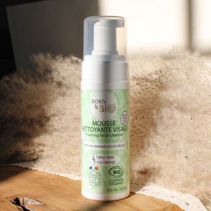 Mousse nettoyante visage de la marque Born To Bio