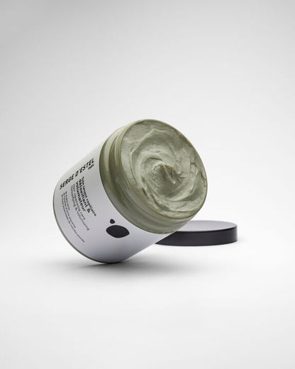 Vous avez les cheveux fins, plats et/ou qui graissent rapidement ? Composé d’argile verte, d’extrait de feuilles d'ortie piquante et d’huile essentielle de menthe poivrée, ce masque vous apportera tous les bienfaits tonifiants, séborégulateurs et rafraîchissants des actifs pour retrouver un cuir chevelu assaini et purifié. 