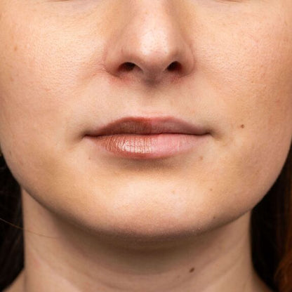 Baume à lèvres teinté nude arome noisette de la marque Trew