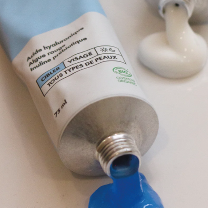 Un masque qui hydrate et repulpe les peaux déshydratées. Le Masque fraîcheur hydratant recharge la peau en eau pour une hydratation instantanée. Sa texture gel s'adapte à tous types de peaux et offre une sensation de fraîcheur immédiate. 