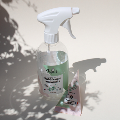 C'est parfait pour faire briller éviers, douches, robinetteries… Bouteille rechargeable à remplir avec les berlingots spray Anti-calcaire. Une jolie bouteille spray de 500ml qui pourra se retrouver dans votre cuisine / salle de bain pour la vie.