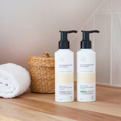 Une huile démaquillante à la composition minimaliste, à masser délicatement sur le visage et à rincer à l’eau sans aucun autre produit.