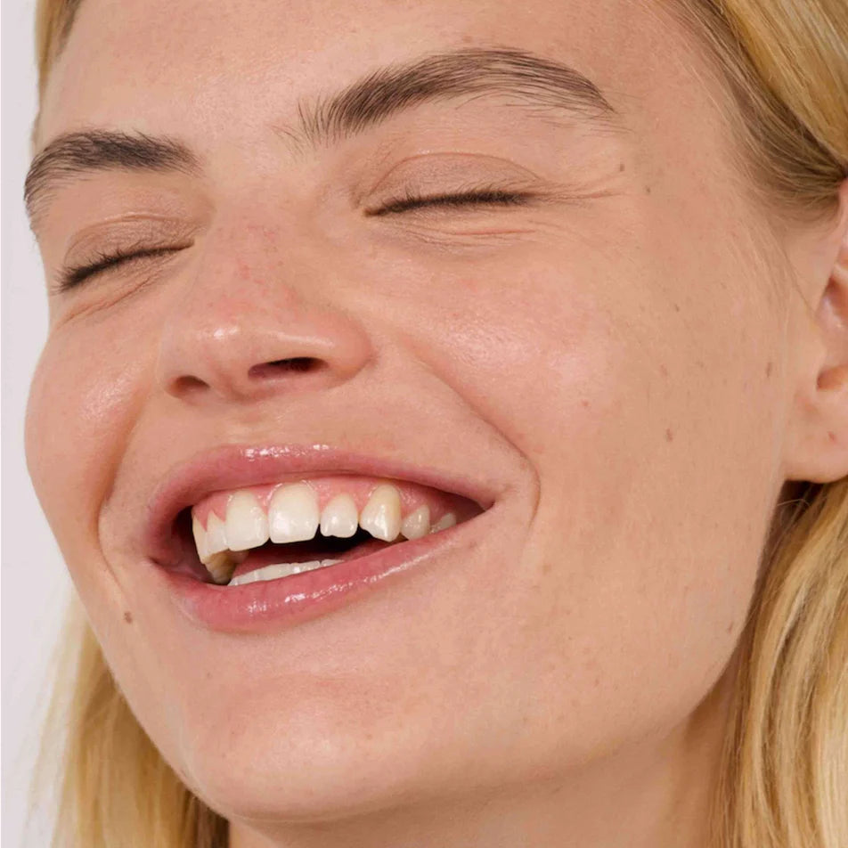 Une CC crème certifiée bio pour illuminer les peaux claires naturellement. Effet peau nue.