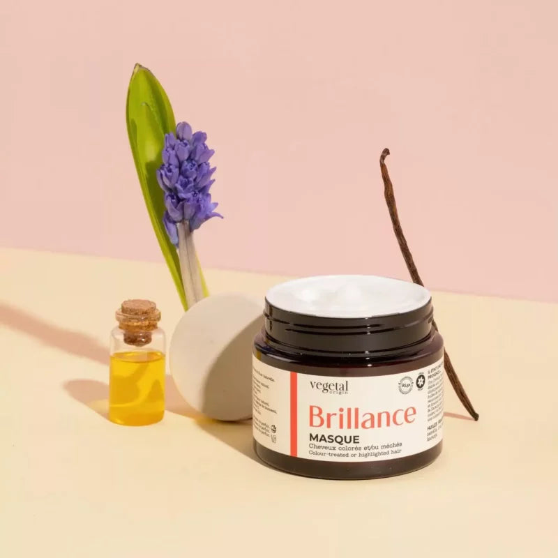 Soin capillaire léger pour cheveux colorés et sensibilisés, enrichi en huiles de camélia et de karanja pour brillance et protection de la couleur